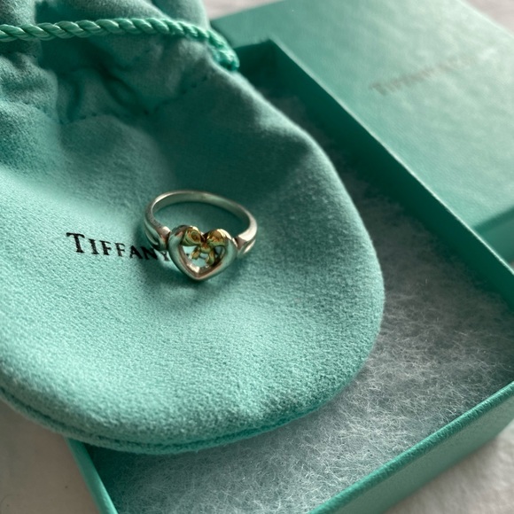 ⭐️SOLD⭐️ TIFFANY & CO heart and bow ring. - Picture 3 of 4